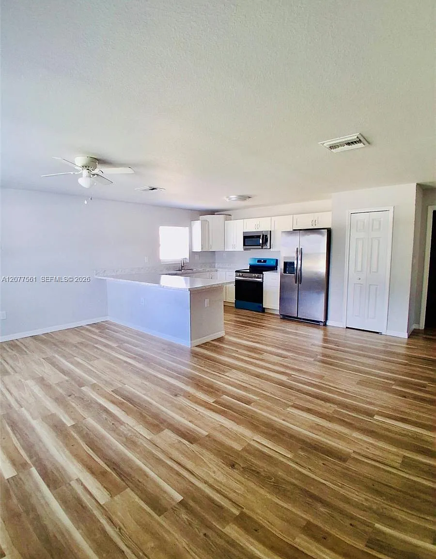 3 bed, 2.0 bath, $1,490 — Photo 2