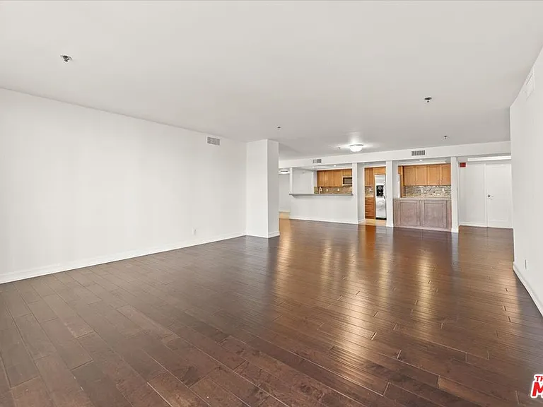 10660 Wilshire Blvd #705 — Photo 15