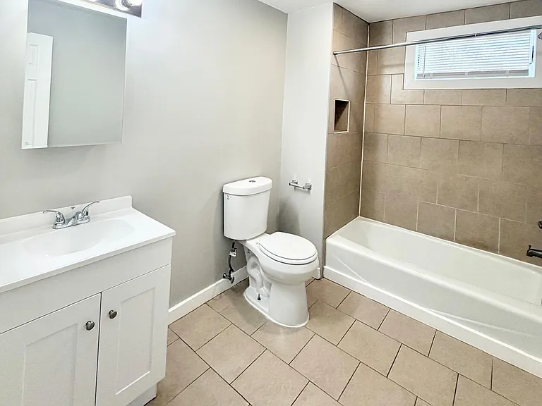 425 Huntington St #11 — Photo 7
