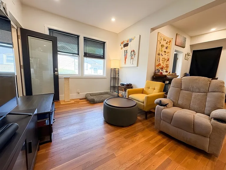 289 Walnut St #1 — Photo 2