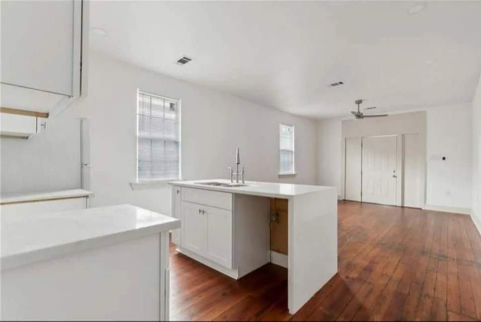 2 bed, 900 sqft, $1,700 — Photo 3