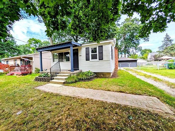 2nd image of 3918 Mapleleaf Rd