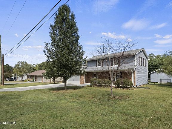3rd image of 2414 Southview Dr