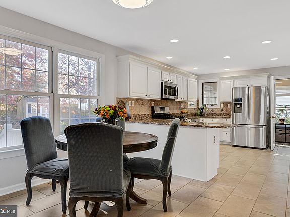 3rd image of 4 Barlow House Ct