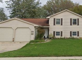 2020 Carling Rd, Hoffman Estates, IL 60169