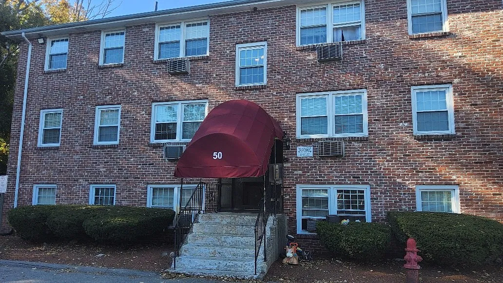 2 bed, 1.0 bath, 670 sqft, $2,100 — Photo 1