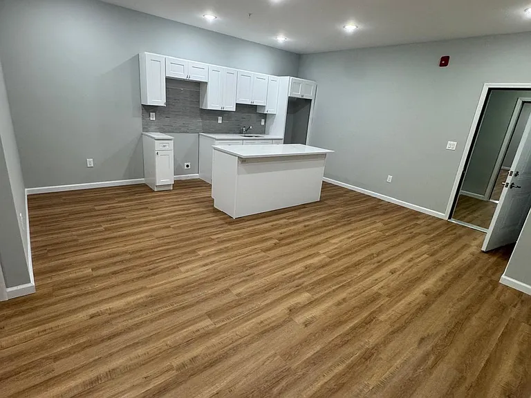 8 Lake St #101 — Photo 3