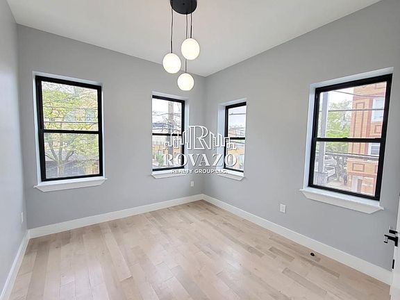 5th image of 179A Van Buren St #2C