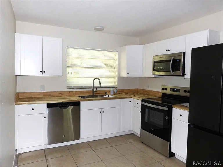 8935 N Basswood Ave — Photo 11