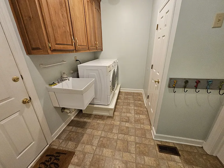 125 Woodmere Ct — Photo 12