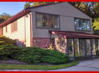 N6968 Deloris Ln APT 14, Lake Mills, WI 53551