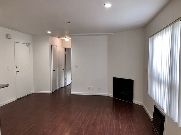 3rd image of 3751 Jasmine Ave APT 102