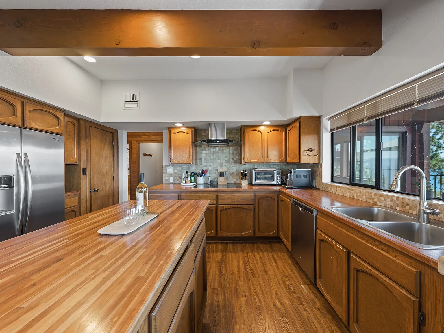 5 bed, 4811 sqft, $19,000 — Photo 3