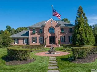 7 Chester Ct, Huntington, NY 11743