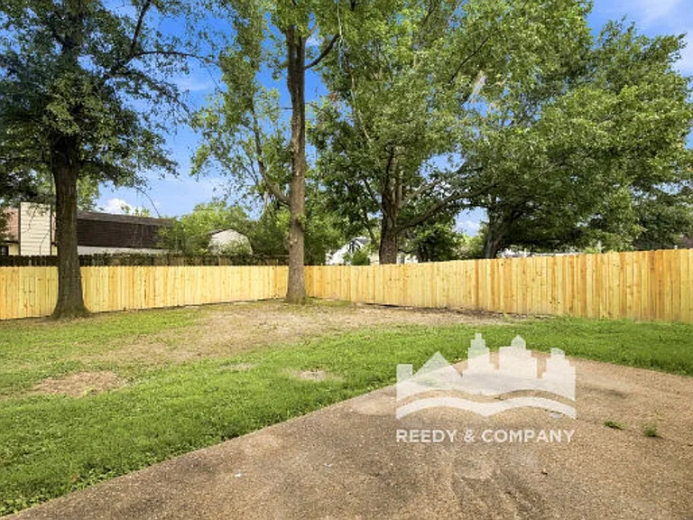 6213 Holly Park Dr — Photo 34