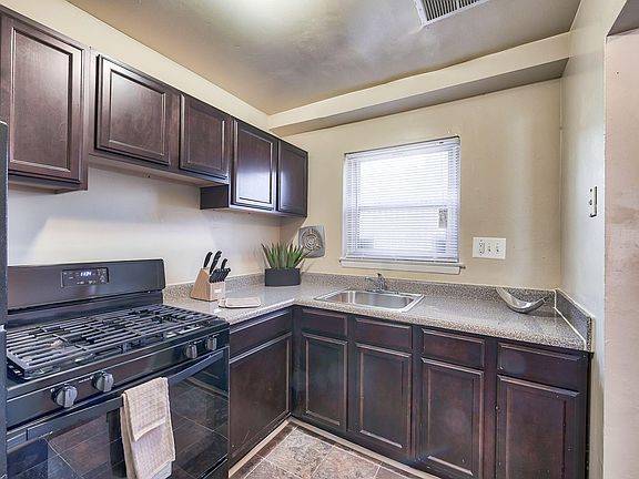 3rd image of 919 Claymont Ave #1204B