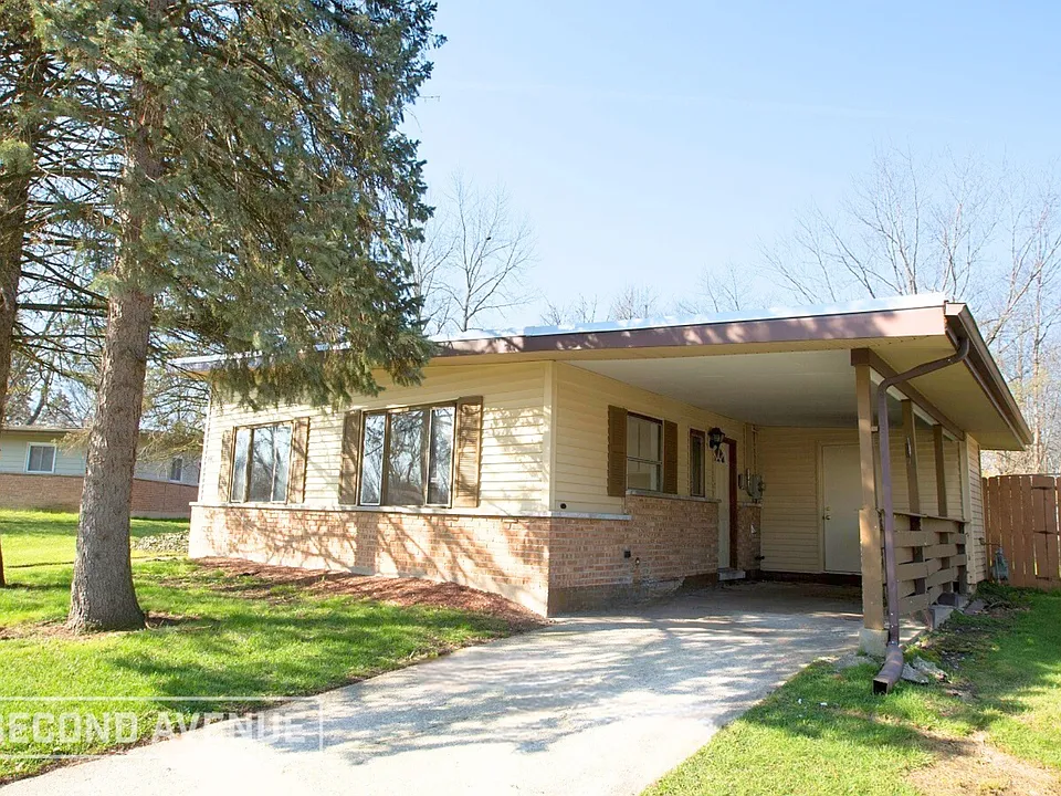 490 Shabbona Dr