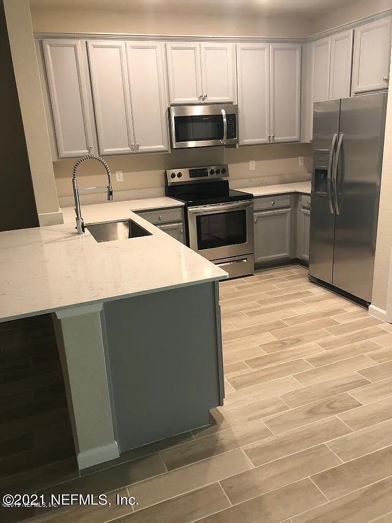 3 bed, 2.5 bath, 1706 sqft, $2,300 — Photo 4