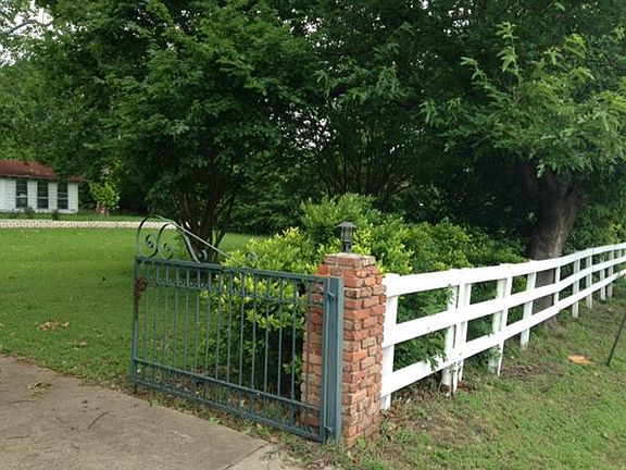 3rd image of 1201 N Goliad St