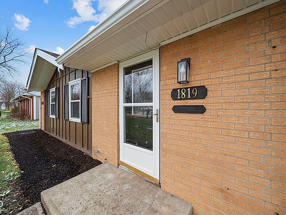 4th image of 1819 W Fairlawn Way