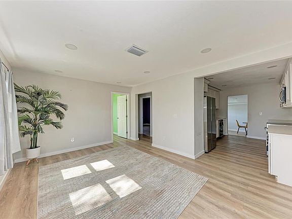 2nd image of 702 20th Ave W