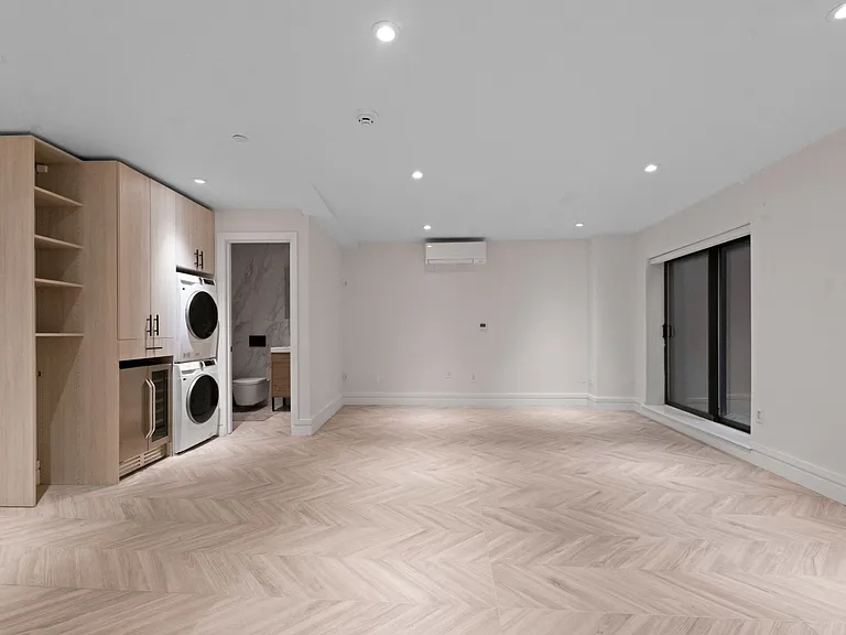 499 Van Buren St #1 — Photo 13