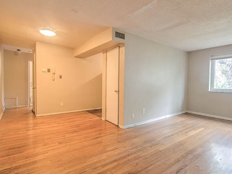 3508-10 Russell Ave — Photo 12