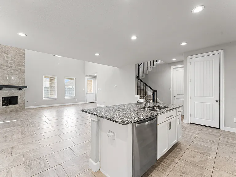 1015 Pink Lily Ln — Photo 6