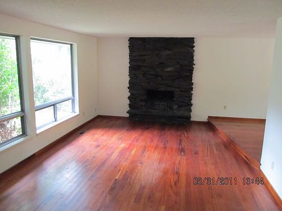 4th image of 9519 31st Street Ct E