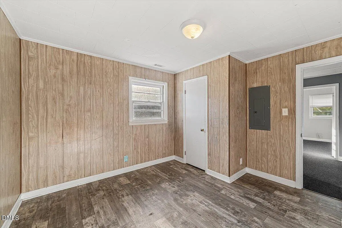 3 bed, 1.0 bath, 1210 sqft, $1,495 — Photo 3