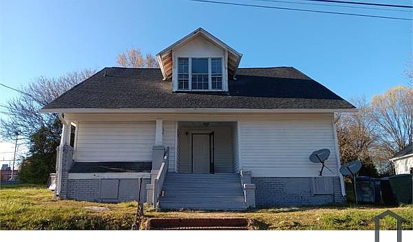 1st image of 129 E Bell St