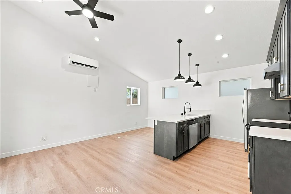 2 bed, 840 sqft, $3,071 — Photo 4