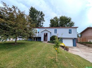 345 Valley Dr, Springfield, NE 68059