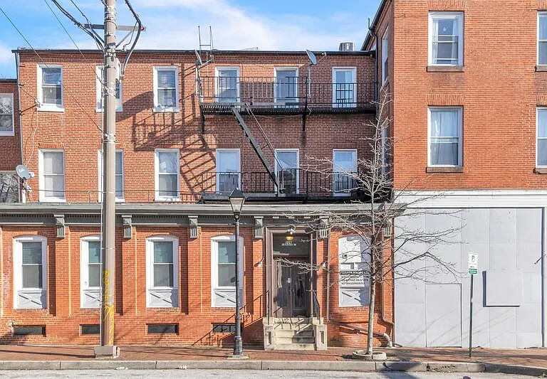 226 W Monument St #1R — Photo 1