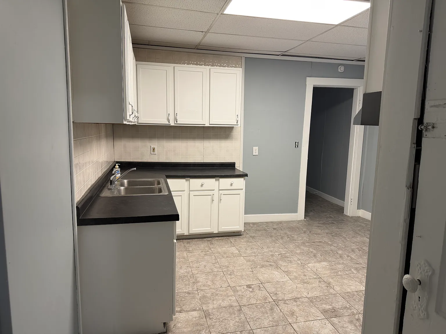 3 bed, 1.5 bath, 1500 sqft, $1,300 — Photo 3
