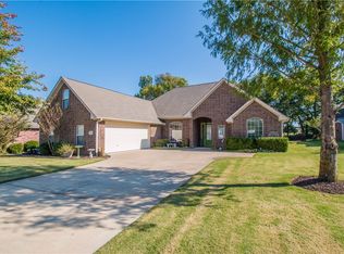 2006 Cherry Hills Dr, Fayetteville, AR 72701