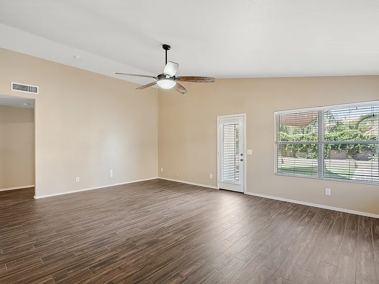 7936 W Taro Ln — Photo 11
