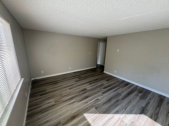 3rd image of 824 SW Grove St APT 3