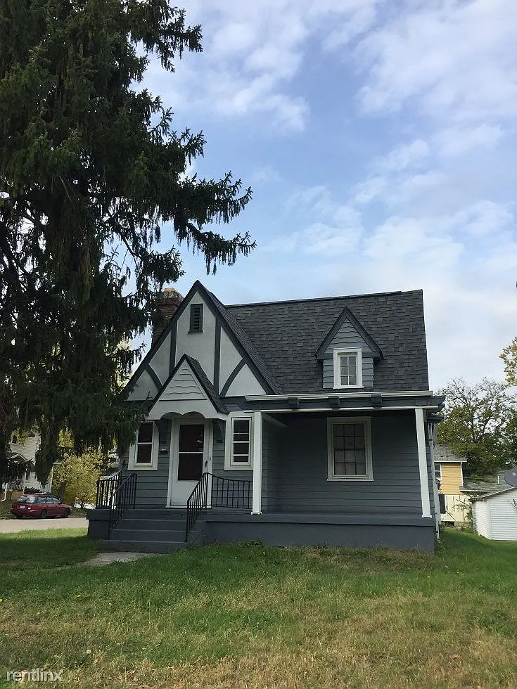 101 Fernwood Ave photo 1