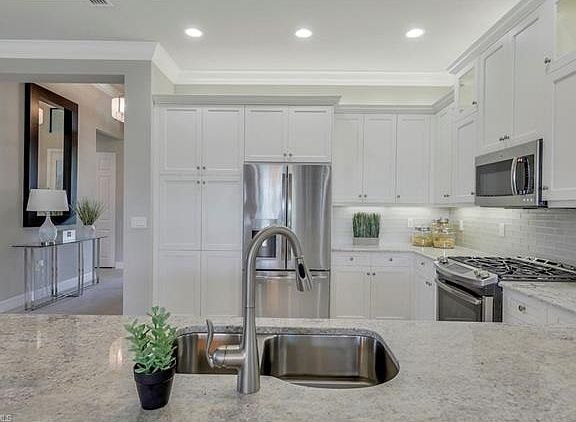 4th image of 4198 Aspen Chase Dr