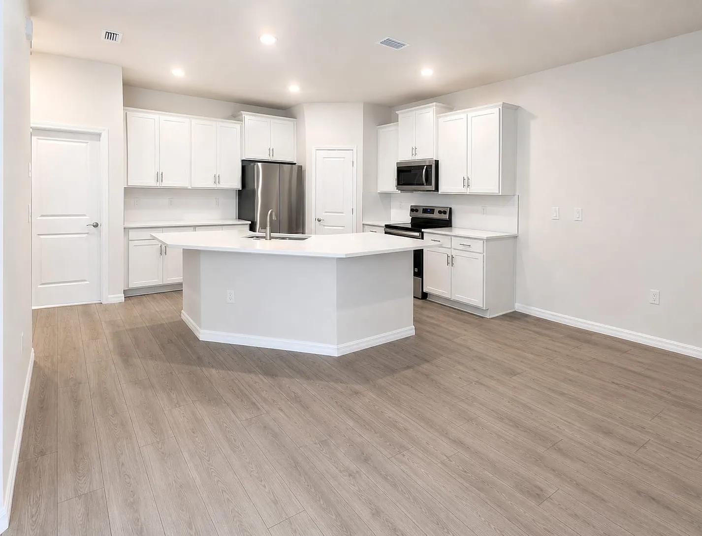 3 bed, 1565 sqft, $2,500 — Photo 4