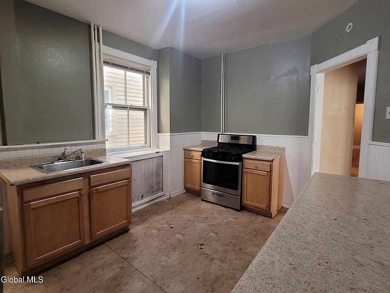 2nd image of 475 Hamilton Street