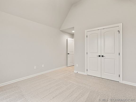 3rd image of 6111 S 307th East Ct
