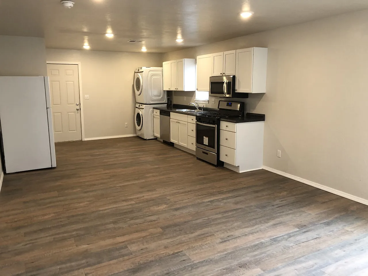 2 bed, 780 sqft, $900 — Photo 2