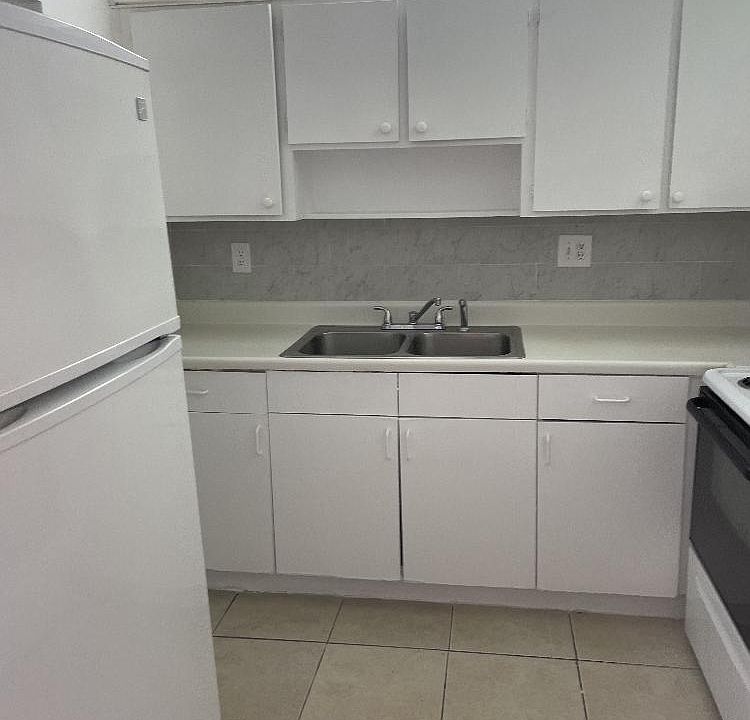 1st image of 190 SE 12th Ave APT 7A