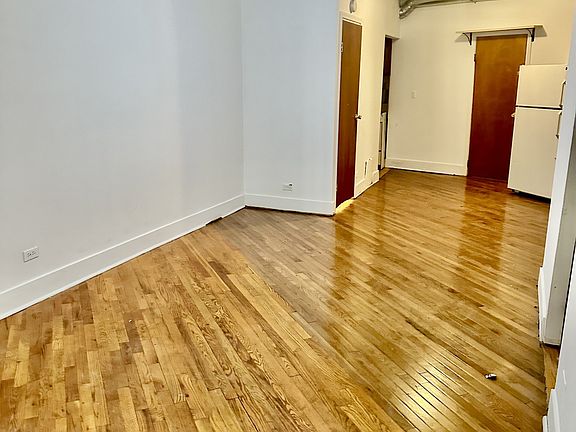 3rd image of 5031 N Harding Ave