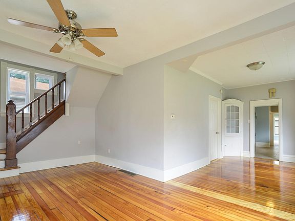 5th image of 107 Bowne St NE