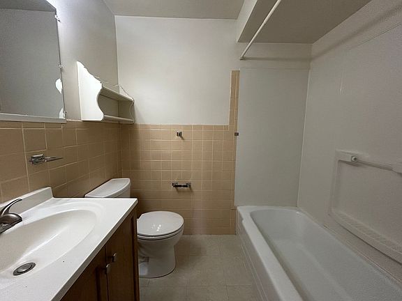 5th image of 632 W Poplar St #C