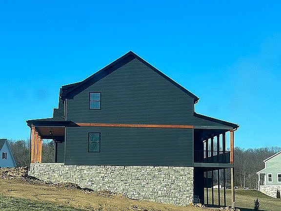 4th image of 162 Apple Hill Ln