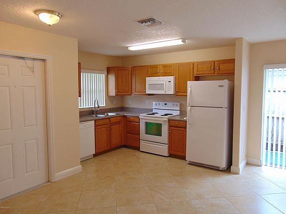 5th image of 1904 Fletcher St Unit 1904